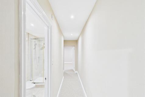 Hallway 1.jpg