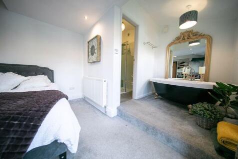 Ground floor bedroom and en-suite