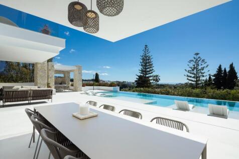 OUTDOOR DINING AREA