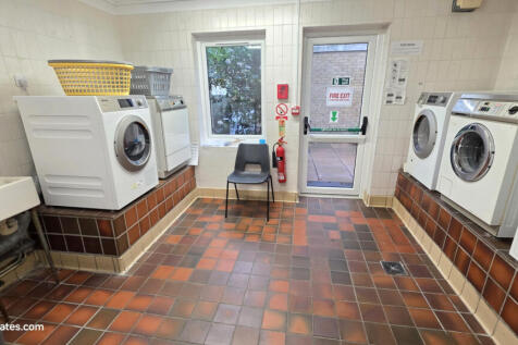 COMMUNAL LAUNDRY ROOM