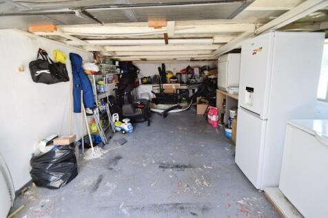 b82afc4a-Garage