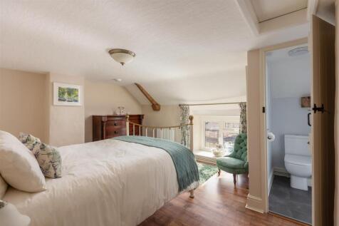 Garth Cottages 6-7 Bedroom 1-1.jpg