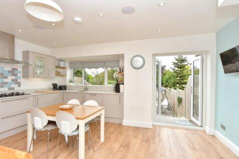 Kitchen/ Dining Area