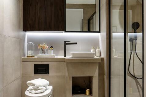 London Keybridge Lofts Bathroom