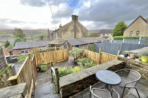 Sub-Divided Shared Garden &amp; Raised Patio Area