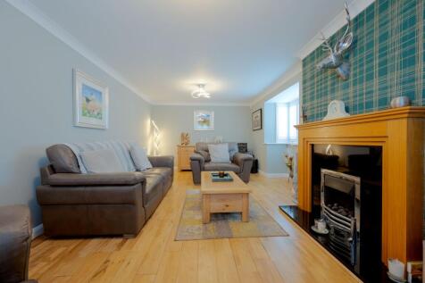 KITCHEN DINER AND LOUNGE