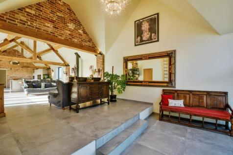 Open plan dining/living space