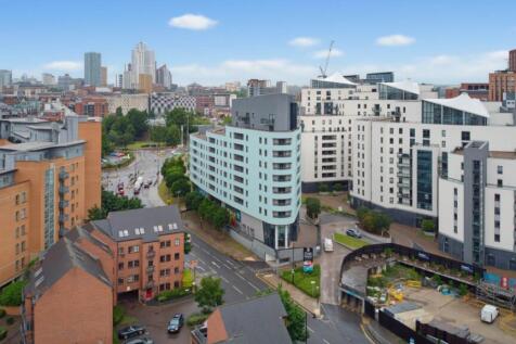 Offered to the market is this stylish sixth-floor apartment within the sought-after Gateway West development features two double bedrooms, two bathrooms, a private balcony, and spacious open-plan livi