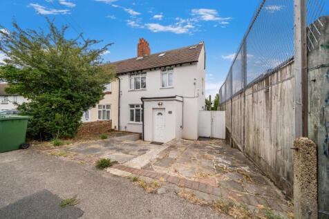 Newly decorated, fully self-contained studio flat with a modern en-suite bathroom.