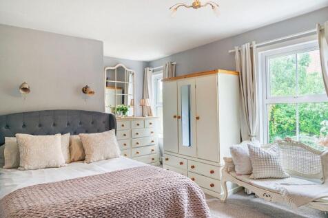 Alternative master bedroom