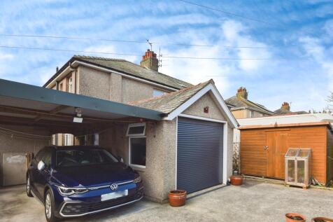 Garage/Carport