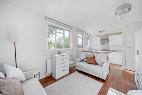 Flat in SW15 6JF