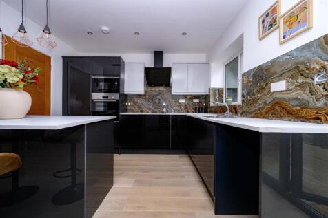 Kitchen/ Dining Room