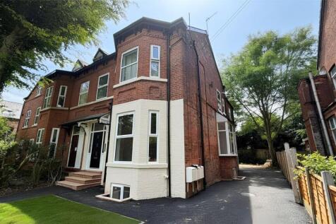 AVAILABLE NOW Situated within a recently renovated period property in the heart of Didsbury, this well-presented top floor conversion apartment offers modern living in a highly sought-after location.
