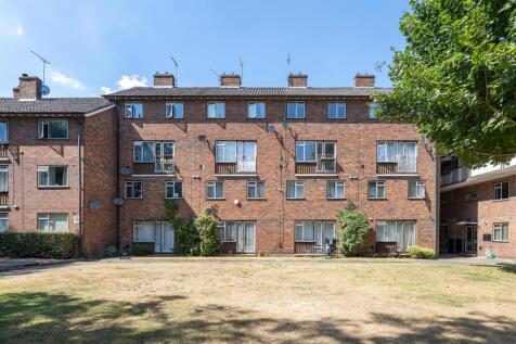 Buxton Drive, E11