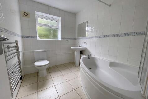 Bathroom&#43;suite&#43;with&#43;