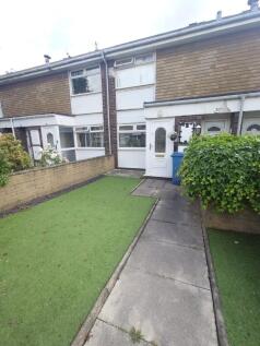 1 Bed flat available - Front and back garden those summer feels! - Large social lounge/kitchen