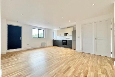 Available Now – Brand New Studio Apartment with Private Balcony
A superb opportunity to rent this newly built studio apartment, finished to a high standard throughout and offering contemporary living