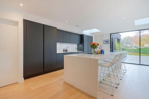 Open Plan Kitchen / Dining