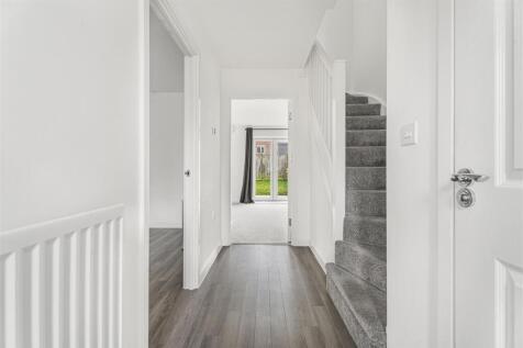 11 Whitby Close - Hallway.jpg