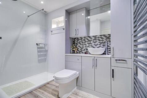 SHOWER ROOM/W.C.