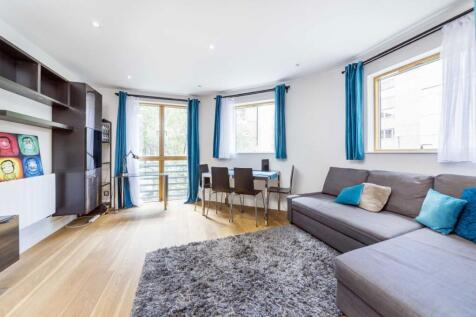 A stylish two bedroom/two bathroom apartment set in a quiet street within close proximity to the Historic St Paul's Cathedral in the the heart of the City.