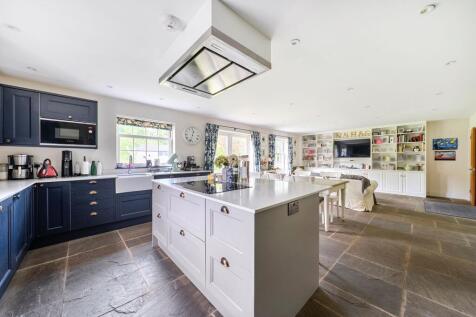 Kitchen/dining/family room