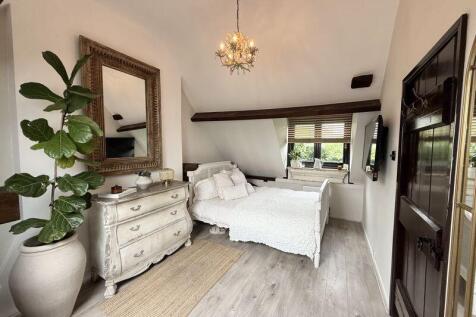 Bedroom with ensuite