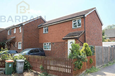 House at beckton for sale at E6 by Barrain London