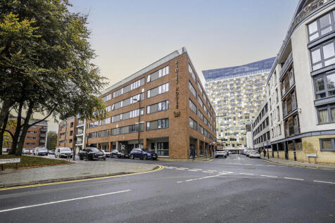 Avery Residential are proud to offer this luxury, first floor two bedroom apartment within the Ridley House development located in the centre of Birmingham and within walking distance of the mailbox,