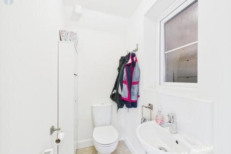 CAM03218G0-PR0735-STILL006