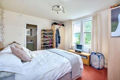 4 bed, 3 bath Detached in Leeds - Photo 9