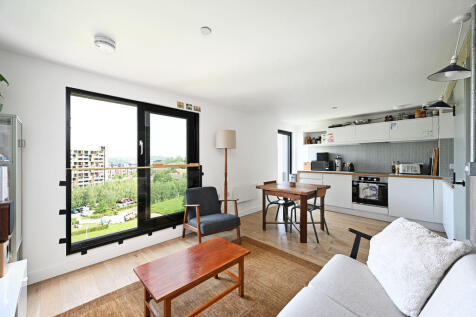 Open Plan Living / Kitchen