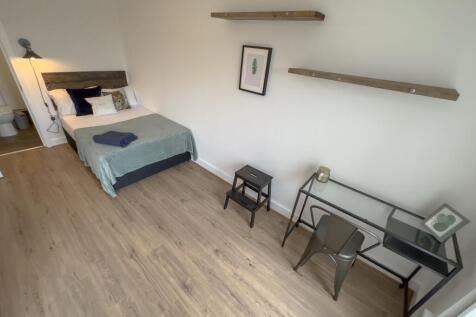 £134 Per Week - DOUBLE ENSUITE ROOM -CLOSE TO KENSINGTON FIELDS - AVAILABLE FROM JULY 2026 - ALL BILLS AND COUNCIL TAX INCLUDED