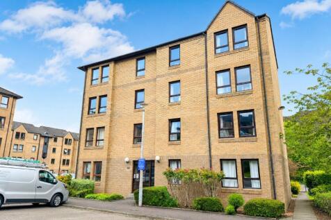 *OPEN TO RENTAL PRICE NEGOTIATIONS OVER £1200* Offering one bedroom, one bathroom, and a spacious public room, this well-presented flat in Newington, Edinburgh, features a private garden. Available fr