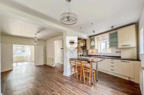 Living area/kitchen