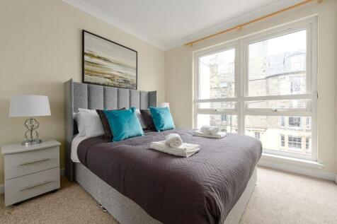 Fully furnished flat finished to a high standard, well furnished. 3 double bedrooms, one en-suite and one large family bathroom. Modern open plan living/dining space with modern kitchen. NO BILLS INCL