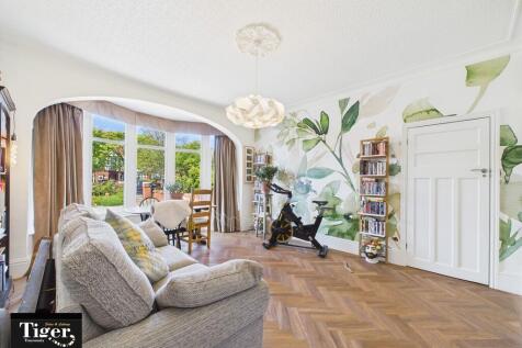 CAM02176G0-PR0579...