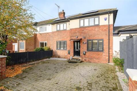 In the popular area of Alwoodley, we offer this extended semi-detached home either FURNISHED or UNFURNISHED, delivering a superb combination of modern living, high-efficiency design and generous indoo