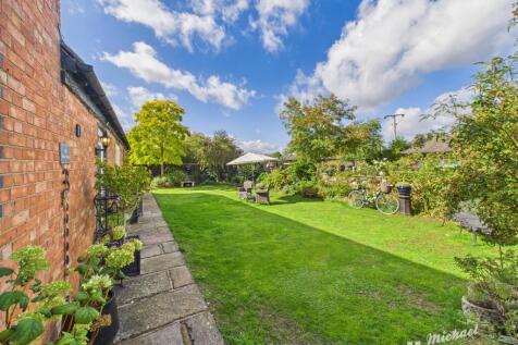 CAM02773G0-PR0357-STILL033