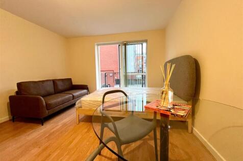 A modern, fully furnished studio flat with balcony located in the desirable Callisto block in Birmingham’s vibrant B16 area. Perfectly suited for professionals or students seeking a contemporary city