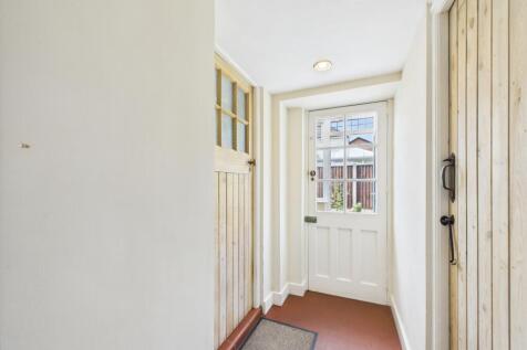 CAM02386G0-PR0141-STILL038