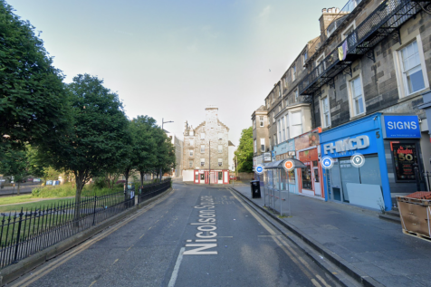 Extremely well presented 2 bedroom, fully furnished apartment in prime City Centre locale. Close to all amenities, Universities and transport links. 2x double bedrooms, kitchen, bathroom, WC, living r