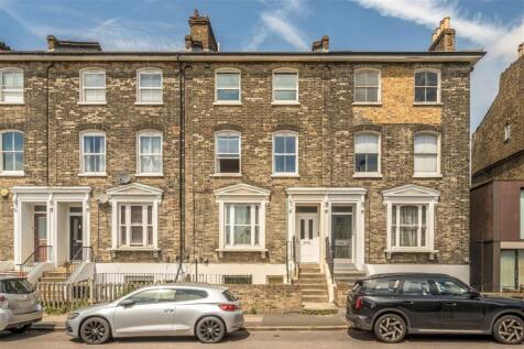 One bedroom flat with modern fixtures and fittings throughout, including fitted wardrobes, a dishwasher and new style double glazed sash windows.