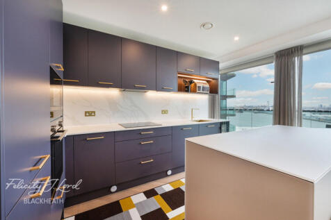 2 bed, 2 bath Apartment in london - Photo 18