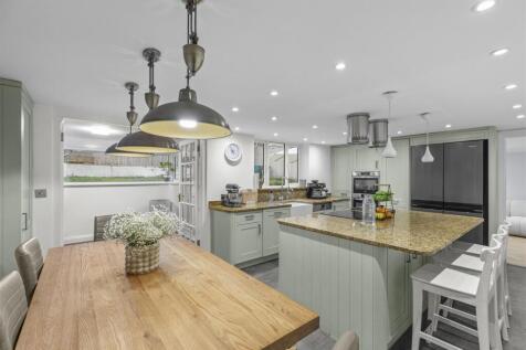 7 Guinions Rd, HP13 7NT-16.jpg