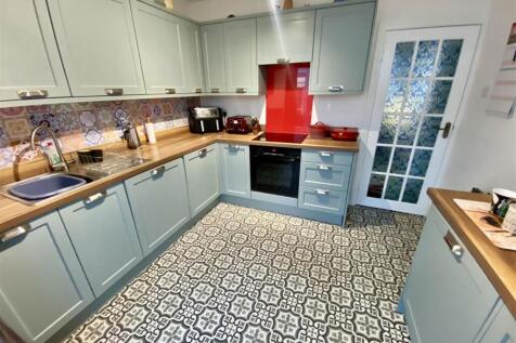 Bramleys Estate Agents - Fountain Drive - Robertto