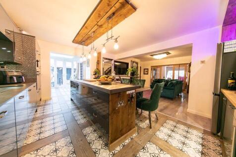 Open plan kitchen, living and dining ...