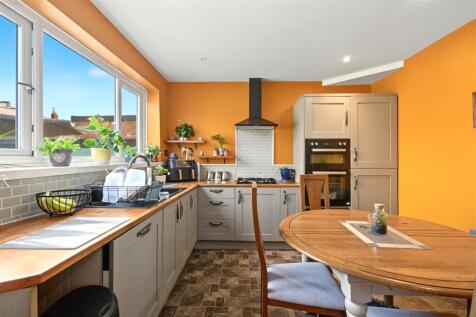 Kitchen_2.jpeg