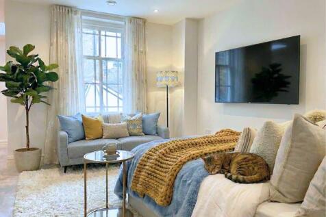 Lounge/ Bedroom